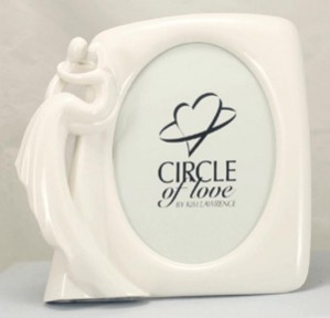 CIRCLE OF LOVE WOMAN IN ARMS PHOTO FRAME