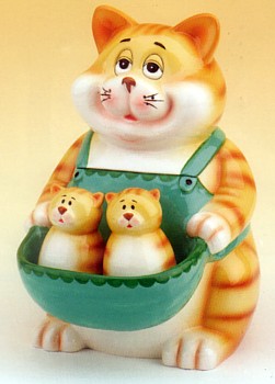 CAT COOKIE JAR WITH SET OF MATCHING KITTEN SALT AND PEPPER SHAKERS
