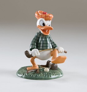DISNEY MICKEY AND FRIENDS - DONALD DUCK PLAYING GOLF FIGURINE
