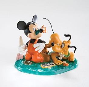 DISNEY MICKEY AND FRIENDS - MICKEY MOUSE AND PLUTO GARDENING FIGURINE