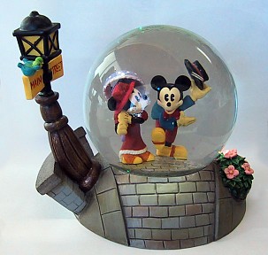 MICKEY AND MINNIE ON MAIN STREET WATERGLOBE