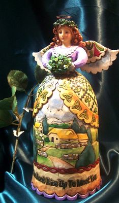 JIM SHORE HEARTWOOD CREEK IRISH ANGEL HOLDING SHAMROCKS