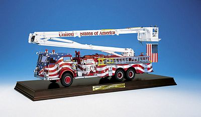 PIERCE SNORKEL FIRE ENGINE LIMITED EDITION DIE-CAST 1:32 SCALE MODEL BY THE FRANKLIN MINT