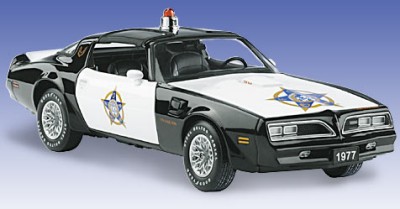 1977 PONTIAC TRANS-AM POLICE LIMITED EDITION DIE-CAST 1:24 SCALE MODEL BY THE FRANKLIN MINT