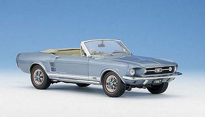 1967 FORD MUSTANG GTA CONVERTIBLE DIE-CAST 1:24 SCALE MODEL BY THE FRANKLIN MINT