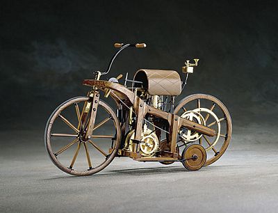 1885 DAIMLER SINGLE TRACK MOTOR VEHICLE DIE-CAST 1:8 SCALE MODEL BY THE FRANKLIN MINT