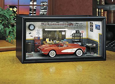 CORVETTE GARAGE DIORAMA WITH 1958 CORVETTE DIE-CAST 1:24 SCALE MODEL BY THE FRANKLIN MINT