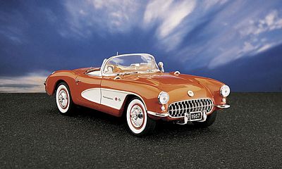 1957 CORVETTE FUELIE FIBERGLASS EDITION DIE-CAST 1:24 SCALE MODEL BY THE FRANKLIN MINT