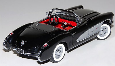 1957 CORVETTE DIE-CAST 1:24 SCALE MODEL BY THE FRANKLIN MINT
