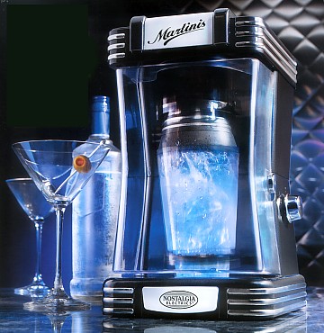 RETRO SERIES AUTOMATIC MARTINI SHAKER BY NOSTALGIA ELECTRICS