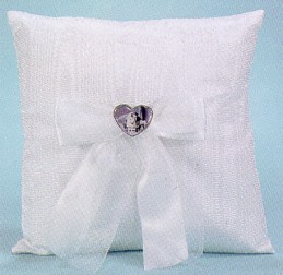 KIM ANDERSON RING PILLOW WITH HEART CHARM