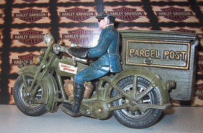 HARLEY-DAVIDSON LIMITED EDITION IRON TOY WITH PARCEL POST SIDE CAR