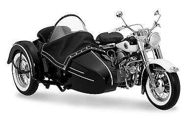 1958 HARLEY-DAVIDSON DUO-GLIDE WITH SIDECAR DIE-CAST SCALE MODEL BY THE FRANKLIN MINT