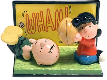 PEANUTS FOOTBALL SALT AND PEPPER SHAKERS