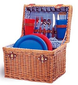NEWPORT TWO PERSON DELUXE PICNIC BASKET