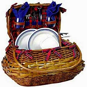 SANDRINGHAM TWO PERSON DELUXE PICNIC BASKET