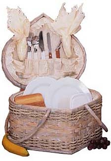 WEDDING HEART TWO PERSON DELUXE PICNIC BASKET
