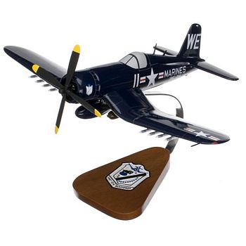 F4U-4 CORSAIR USMC VMF-214 SCALE MODEL AIRCRAFT