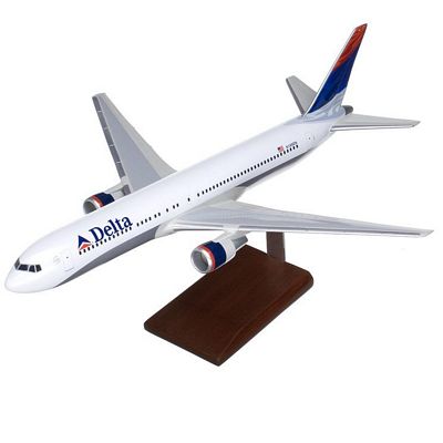 B767-300 Delta Airlines 1/100 Scale Model Aircraft