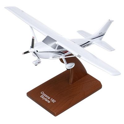 Cessna 182 Skylane 1/32 Scale Model Aircraft