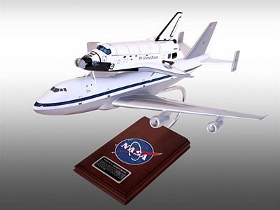 BOEING 747 WITH ORBITER SCALE MODEL AIRCRAFT
