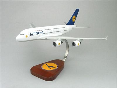 AIR BUS 380 LUFTHANSA SCALE MODEL AIRCRAFT