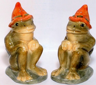 HILLBILLY FROG SALT AND PEPPER SHAKERS