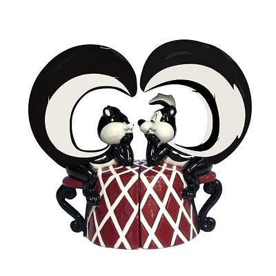 Pepe Le Pew And Penelope In Love Salt And Pepper Shakers
