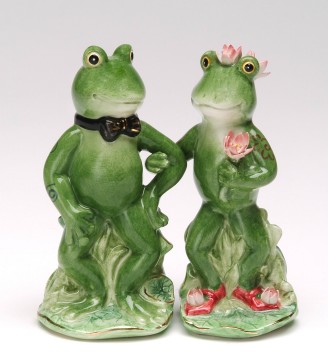 Frogs In Love Salt And Pepper Shakers