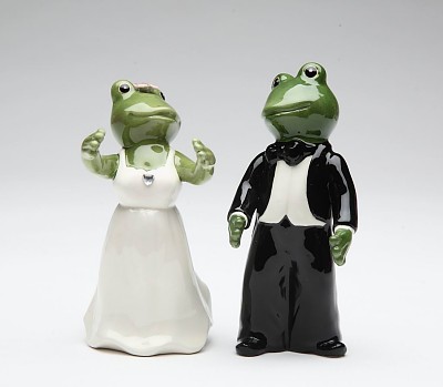 Wedding Couple Frogs Salt And Pepper Shakers