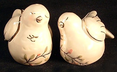 LOVEY DOVEY SALT AND PEPPER SHAKERS