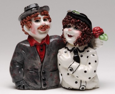 AUNT LILLY AND UNCLE ABE SALT AND PEPPER SHAKERS