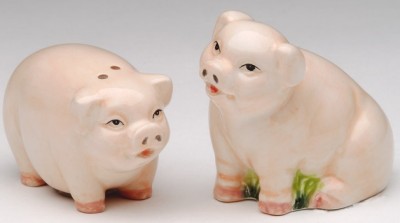 PIGS SALT AND PEPPER SHAKERS