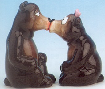 BEARS KISSING SALT AND PEPPER SHAKERS