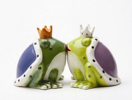 Kiss Alot Of Frogs Frog King And Queen Kissing Magnetic Salt And Pepper Shakers