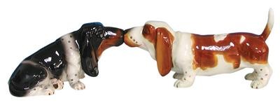 BASSET HOUNDS KISSING SALT AND PEPPER SHAKERS