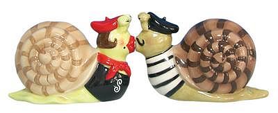 FRENCH SNAILS KISSING 