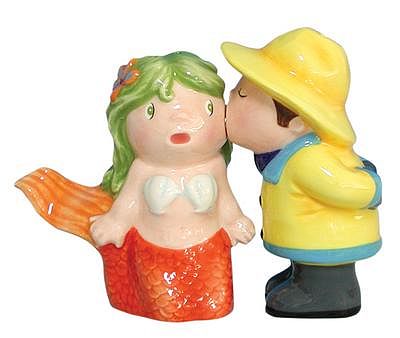 MERMAID AND FISHERMAN KISS 