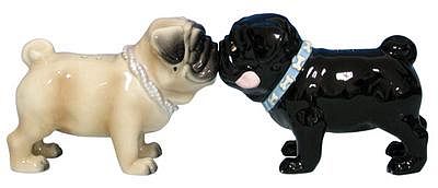 PUGS KISSING 