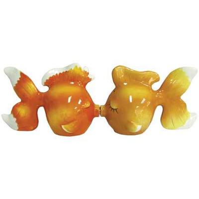 Goldfish Kissing 