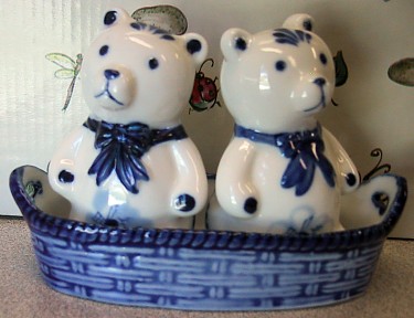 DELFT BLUE BEARS IN BASKET SALT AND PEPPER SHAKERS