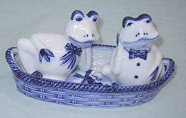 Delft Blue Frogs In Basket Salt And Pepper Shakers