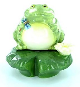 FROG ON LILLY PAD SALT AND PEPPER SHAKERS